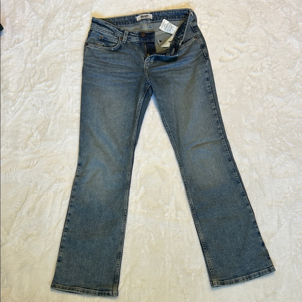 Wrangle Retro Jeans - Mid Blue Wash 27x30